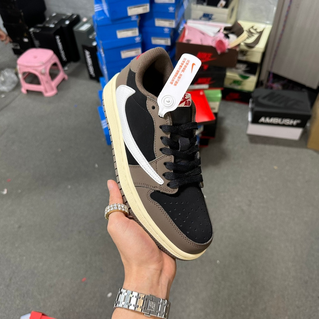 Chụp ảnh thực tế Mới Travis Scott x Air J1 Giày bóng rổ thể thao đen trắng cắt thấp YOVS