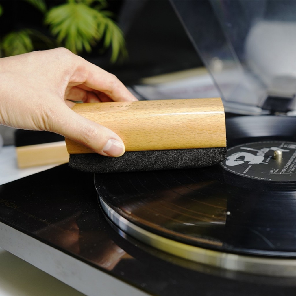 Vinyl Record Cleaning Velvet Brush Cleaning Brush Soft Delicate Cleaning Record Sweep Brush