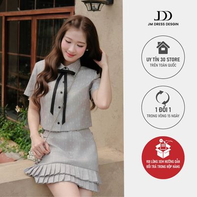 Set Áo Croptop Cổ Đức Cách Điệu Đính Nơ 2T10.2601, Chân Váy Họa Tiết Xếp Ly Tầng 4S05.2601, Set Đồ Monogram Design By JM