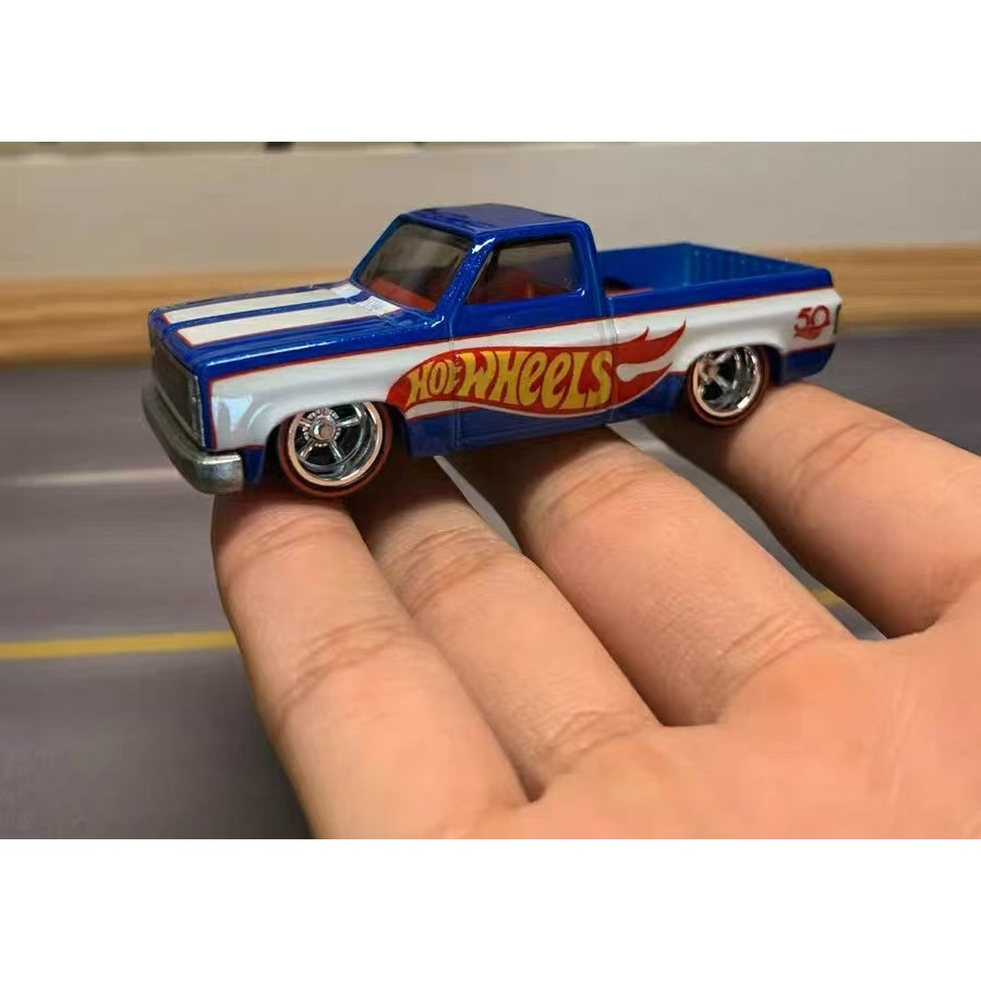Hot Wheels hotwheels1: 64chevy83 'Chevrolet Silverado Series Đế Sắt Lốp Cao Su Sợi Đỏ