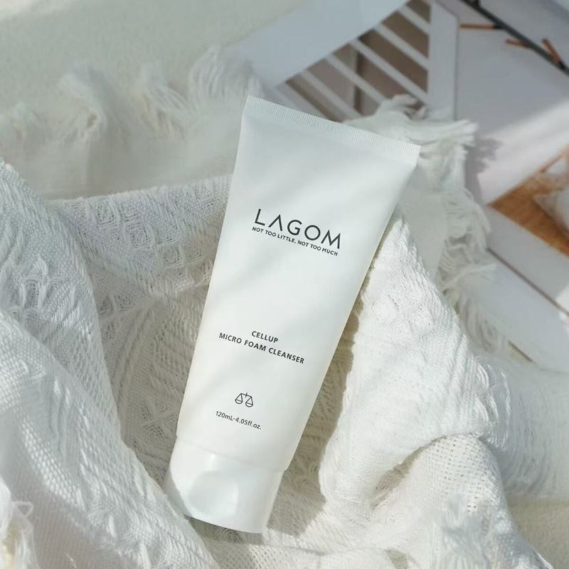Sữa rửa mặt tạo bọt axit amin Hàn Quốc Lagom Lagom 120ml Kiểm soát dầu làm sạch Sữa rửa mặt nhẹ nhàn