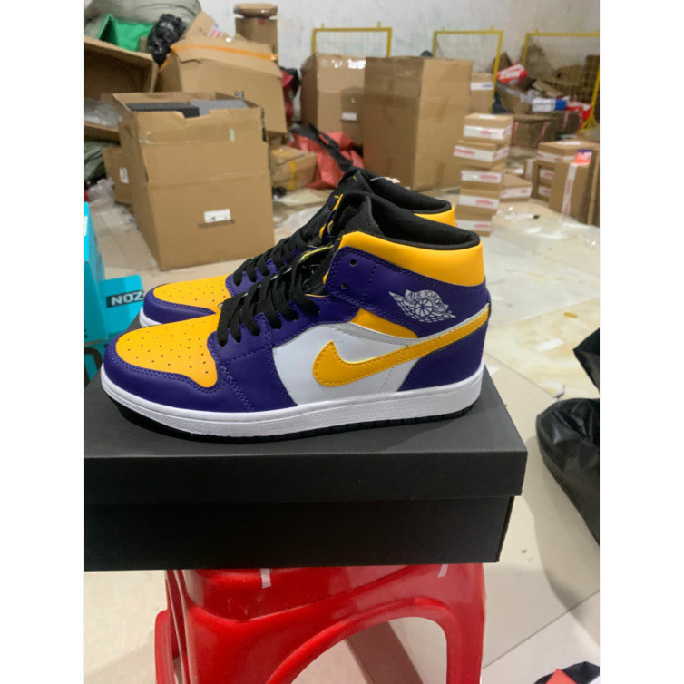 DQ8426-517 Air Jordan 1 Mid Lakers Trắng tím vàng AJ1 Giày bóng rổ