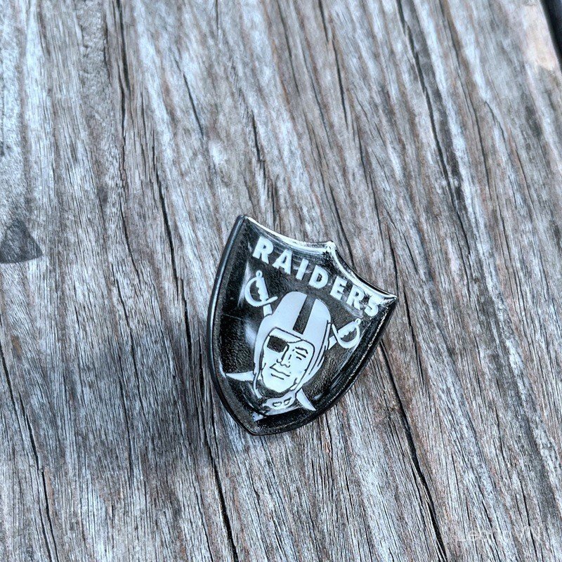 Đồ dùng bóng bầu dục NFL Rugby League Oakland Raiders Huy hiệu đội Logo Trâm cài