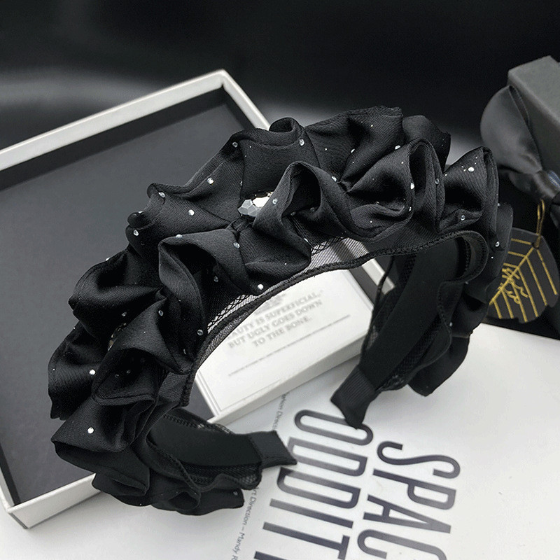 Áo Choàng Công Chúa Satin Màu Đen Xếp Ly Kim Cương - Sang Trọng, Perfect Cho Ep Toc Va rua mat