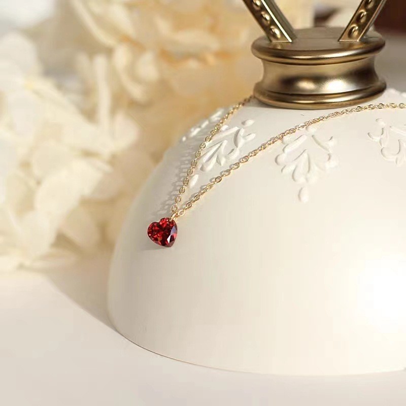 S925 Bạc Nhỏ Trái Tim Đỏ Vòng Cổ Nữ Tình Yêu Hình Đỏ Corundum Mạ Vàng 114K Niche Đơn Giản Xương Đòn 