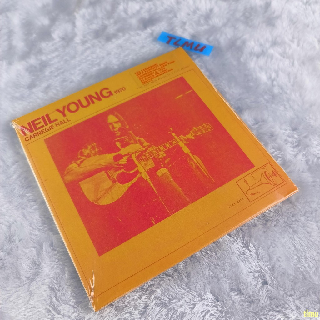 J146 Neil Young Carnegie Hall 1970 2CD Album 2021 Nhập Khẩu A0101