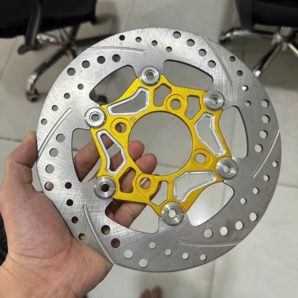 ( Hàng Cũ ) Đĩa trước 4 lỗ thông dụng trầy xước nhẹ như mới ARM Racing-Nhi