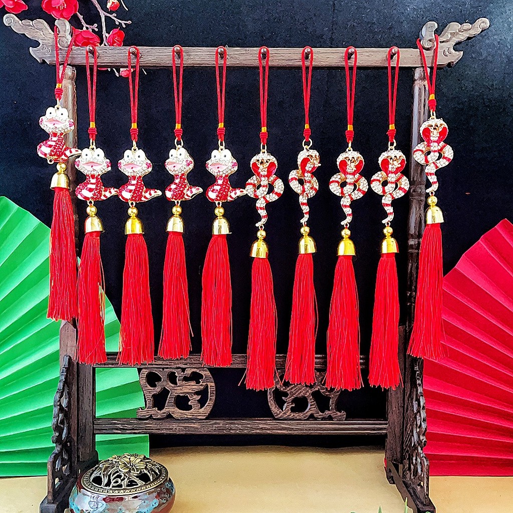 Linh vật rắn Cung hoàng đạo Mặt dây chuyền ô tô Cung hoàng đạo Rắn nhỏ với tua rua kim cương Trang t