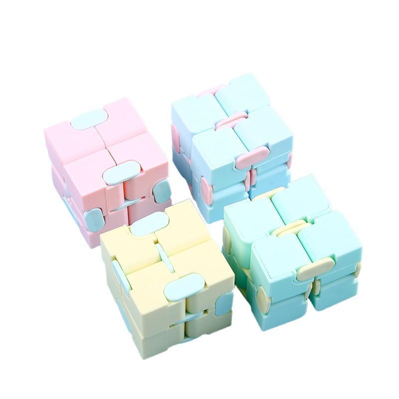 Rubik 's Cube Chất liệu ABS Macaron Color Pocket Flip Dice Rubik 's Cube Finger Giải nén Đồ chơi giá