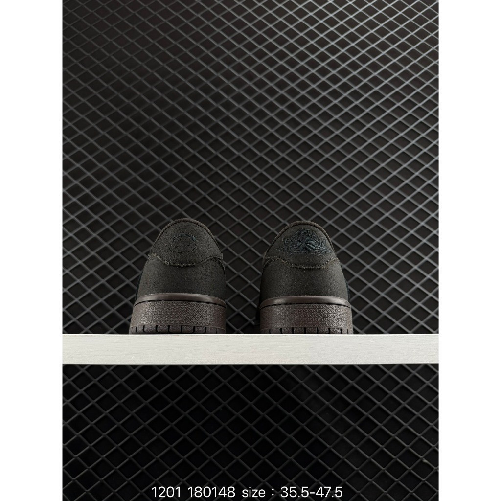 Giày bóng rổ thương hiệu Travis Scott x Air J1 Low "Velvet Brown" Inverted Hook Co mới.
