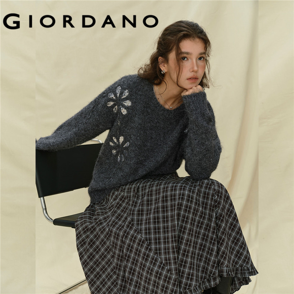 GIORDANO WOMEN Sequin flowers crewneck sweater 18355519