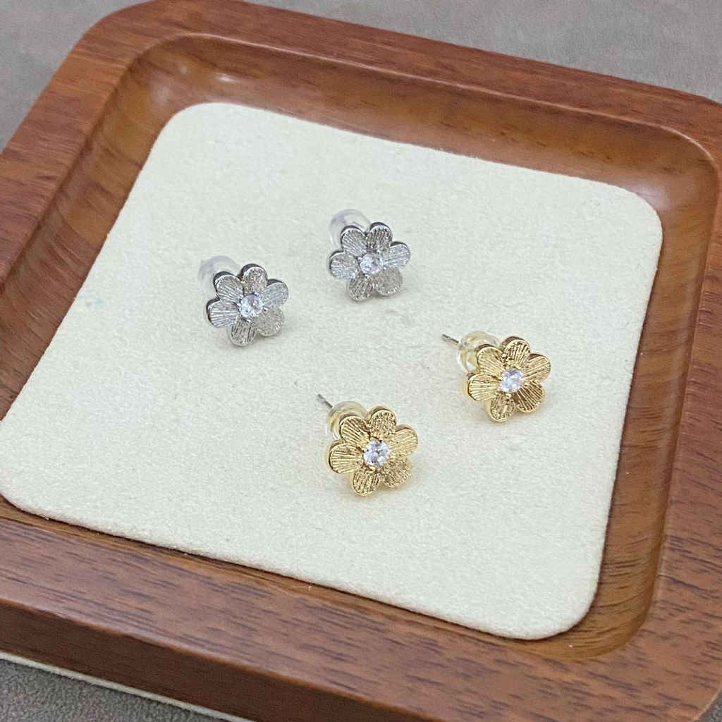 New fashionable, light-luxury, exquisite commuter earrings from the "Behind the Scenes" lace series 