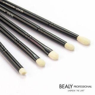 BỘ CỌ TRANG ĐIỂM MẮT CÁN ĐEN LÔNG TRẮNG BEALY 5C