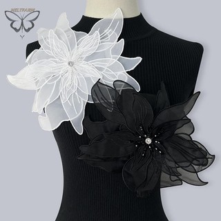 Vàng đám cưới dạ hội với ren, organza, hạt và hoa may tinh tế