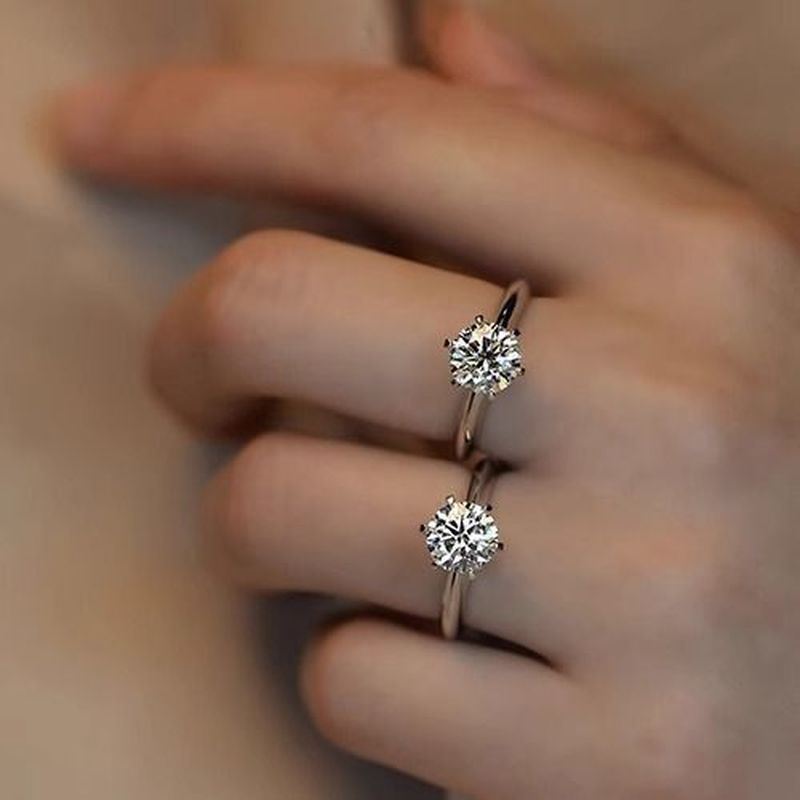 Cảm giác mới Nhẫn Kim Cương Vàng Trắng Ánh Sáng Sang Trọng Sáu Móng Nhẫn Cưới 3 Carat 2 Carat 1 Cara