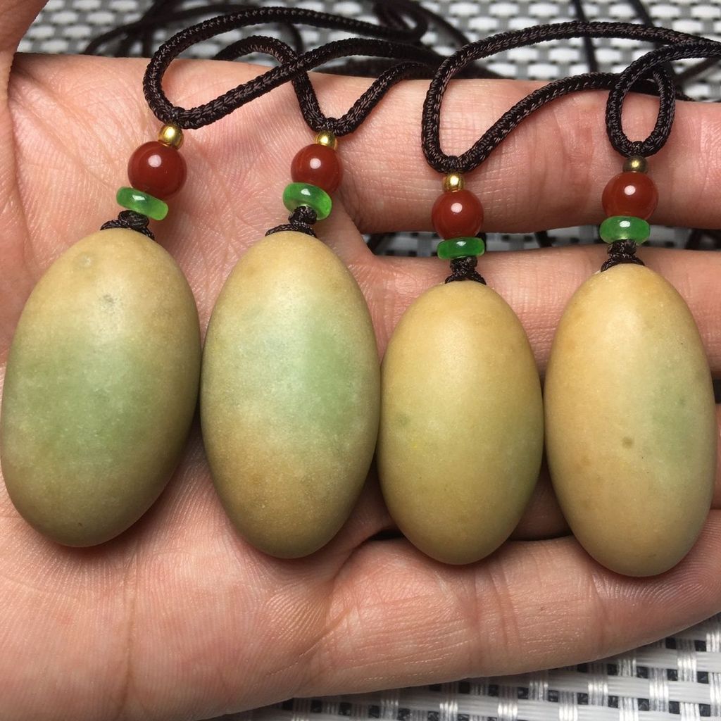 Đá phát sáng tự nhiên Nam Phi Đá phát sáng Mặt dây chuyền đá thô Fluorite Ngọc trai phát sáng Dạ qua