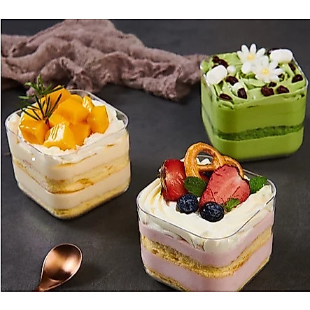 Set 50 Cốc nhựa vuông đựng bánh có nắp GD2013
