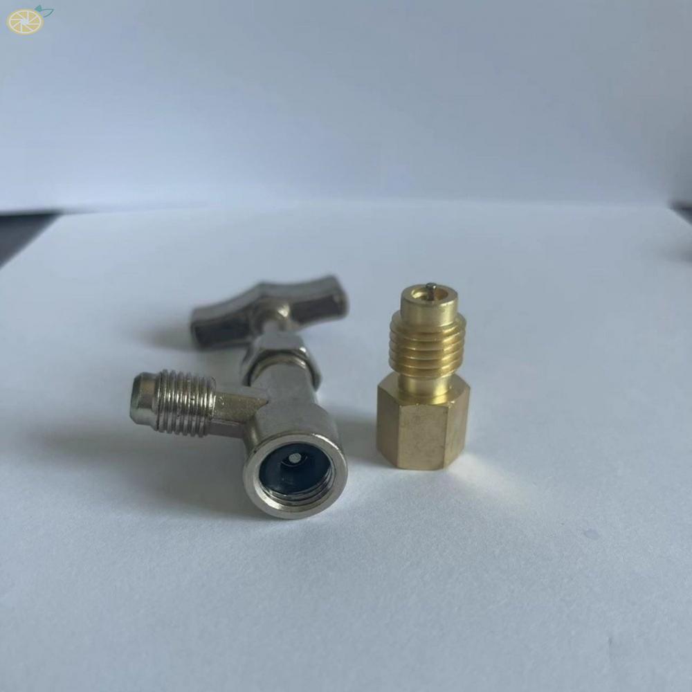 Van vòi R134a có núm điều khiển xoay và bộ chuyển đổi R134a sang R22