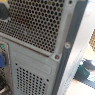 Sỉ 1 con ốc vặn nguồn, vỏ thùng pc cũ