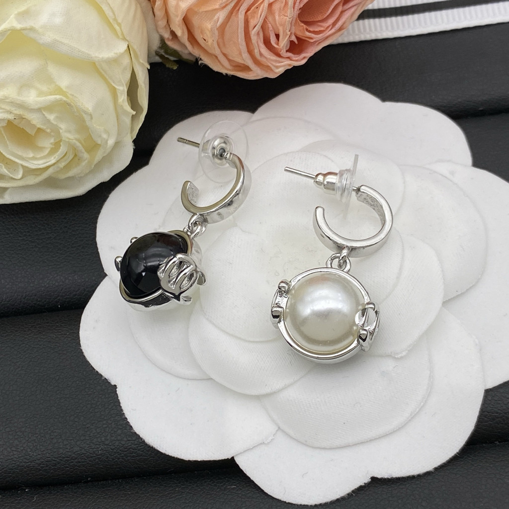 New small color-blocked earrings, letter earrings, stylish earrings, trendy and versatile earrings