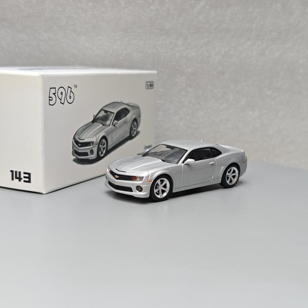 596 1: 64 Chevrolet Camaro Camaro Bạc 143