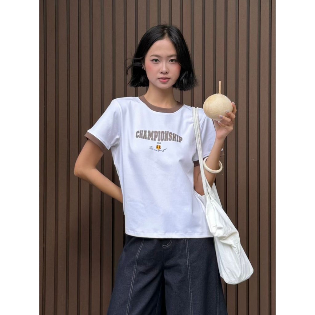 Áo thun baby tee nữ THE C.I.U, áo phông cộc tay viền cổ in chữ - Irene Tee