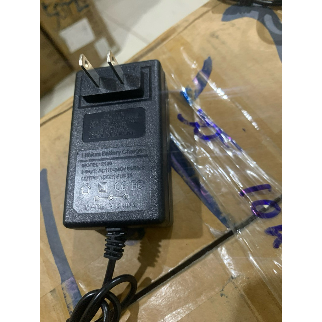 co den bao 21v2a sac pin