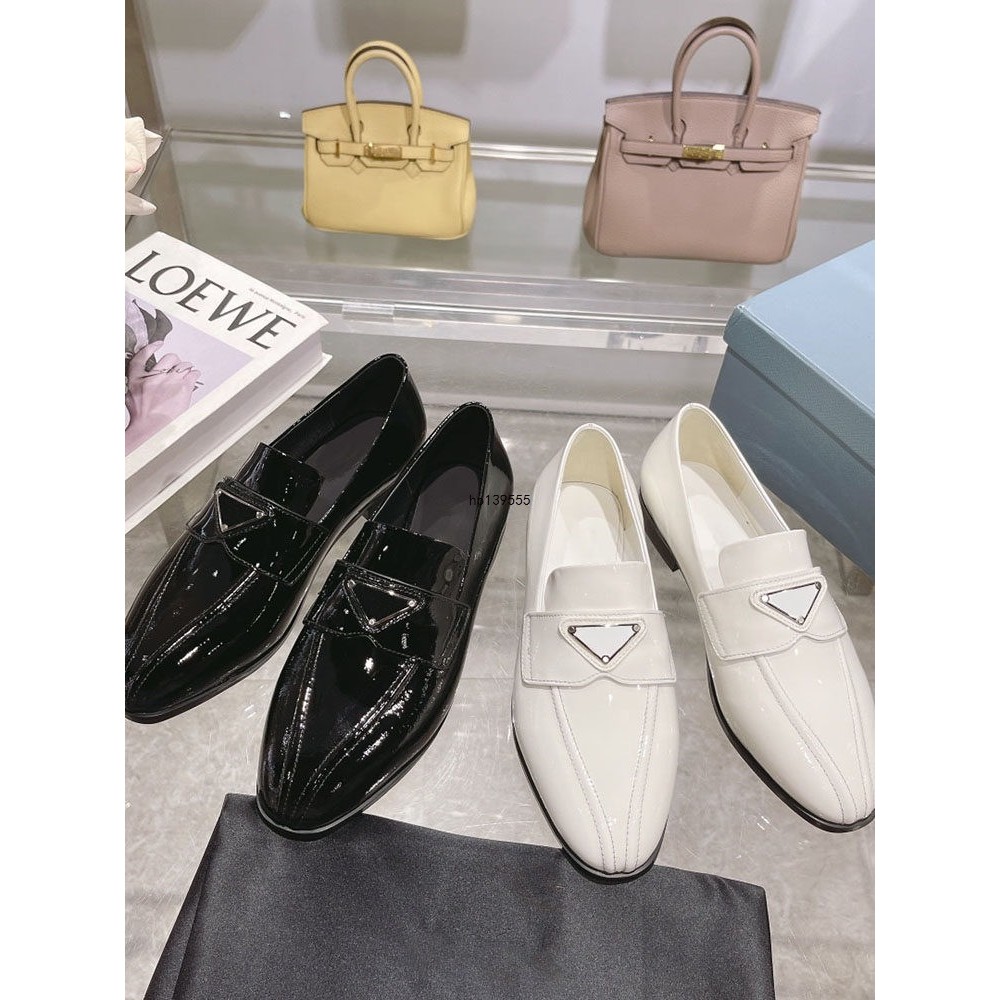 2026 Phong Cách Mới Thấp Gót Đế Bằng Slip-On Miệng Nông Pháp Khóa Kim Loại Loafers Loafers