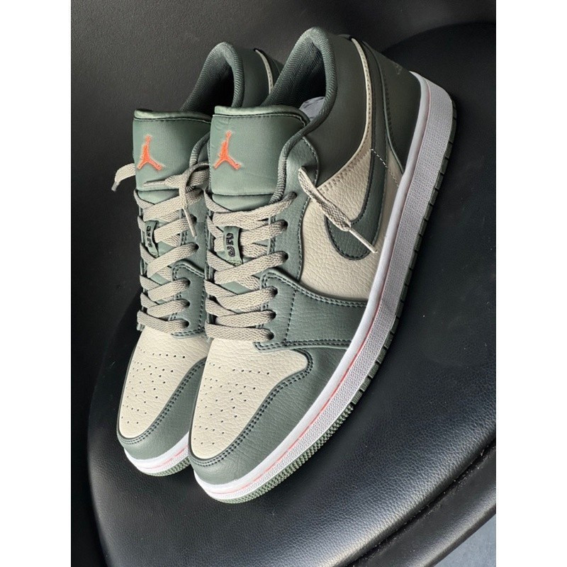 Ready Jordan 1 phiên bản độc quyền "xanh quân sự" thấp LR4Q