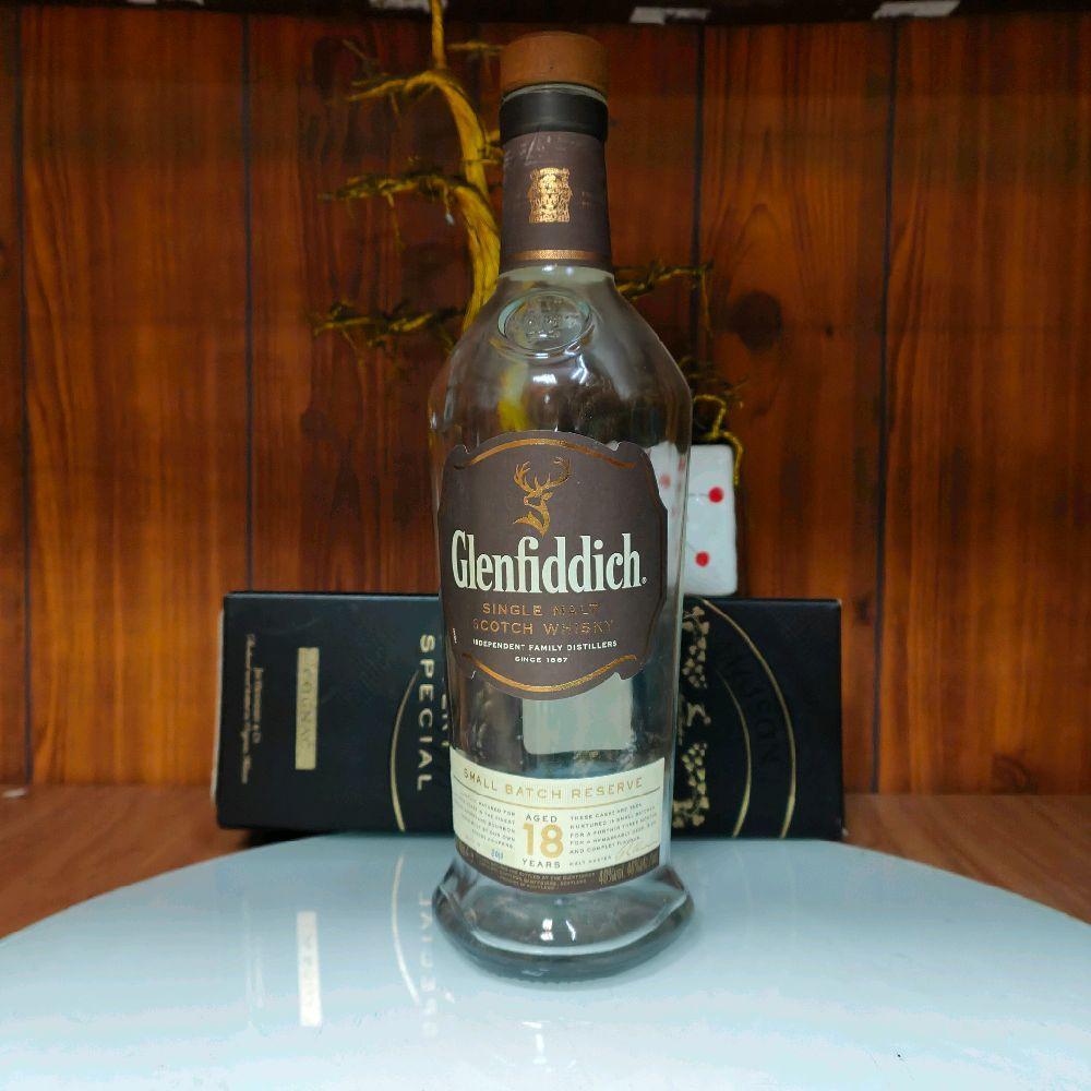 Vỏ chai rượu ngoại Glenfiddich 18 Old Xuất xứ Scotland 700ml trưng bày decor tủ kệ (chai rỗng)