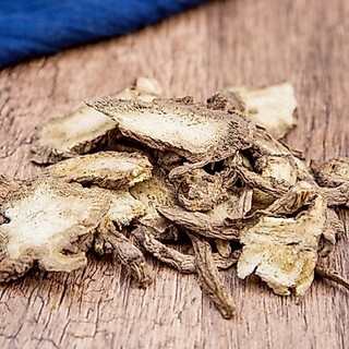 Độc Hoạt lát khô mỏng vàng 100 gram.