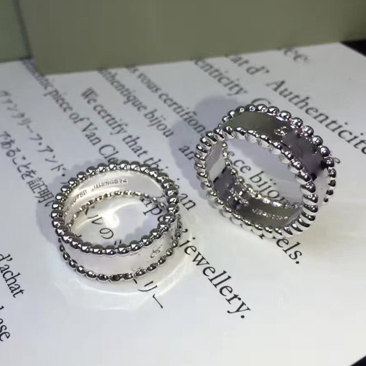 PYV7 Signature double ring with four-leaf bead arrangement vc Plated couple's platinum flower ring