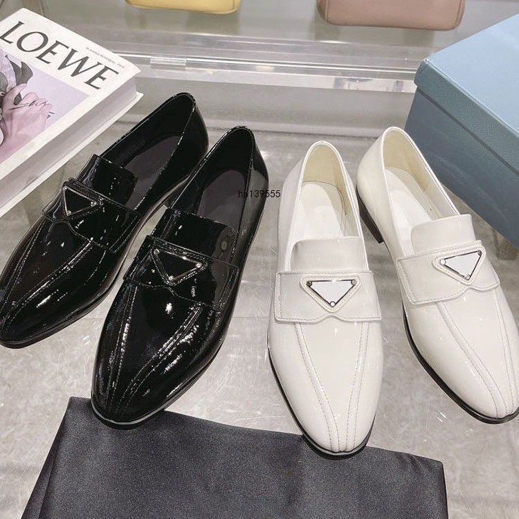 2026 Phong Cách Mới Thấp Gót Đế Bằng Slip-On Miệng Nông Pháp Khóa Kim Loại Loafers Loafers