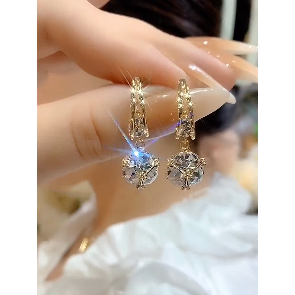 2026 Phong Cách Mới Hợp Thời Trang Bafang Laicai Zircon Bông Tai Thiết Kế Tinh Tế Ánh Sáng Sang Trọn