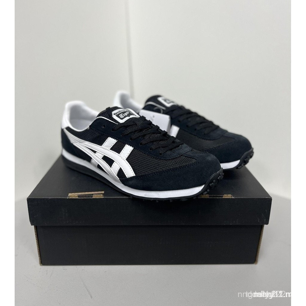 Onitsuka TIGER EDR 78 màu đen trắng, đi kèm túi xách và tất.