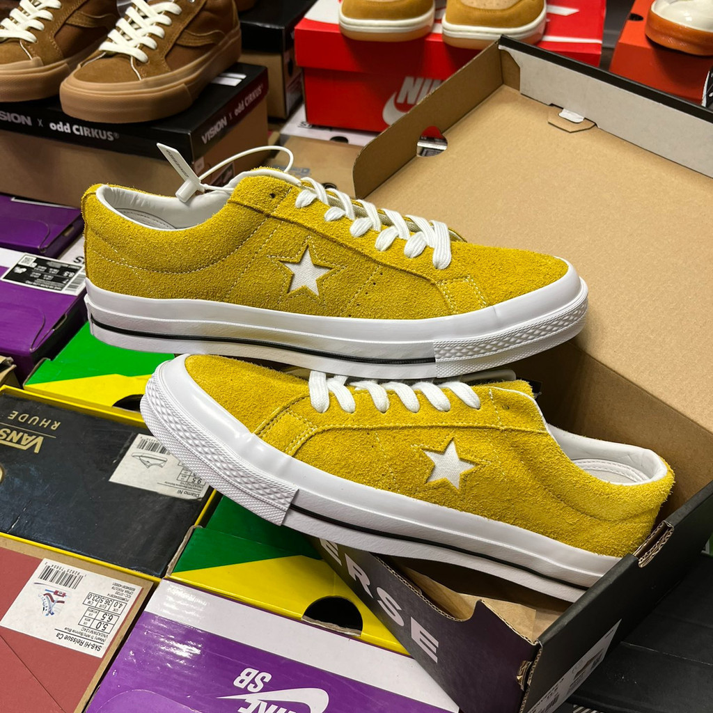 Giày đế bệt Converse One Star màu vàng cổ thấp