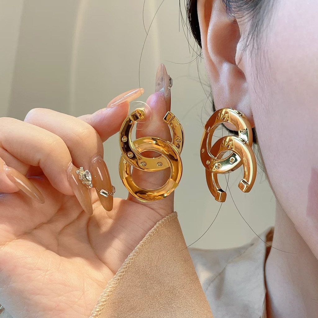 Bông tai vàng Chanel Double C Nữ Phong cách Chanel Thời trang Ánh sáng Bông tai sang trọng Bông tai 