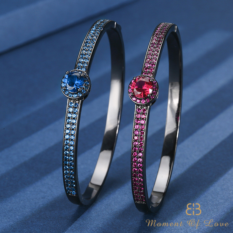 Trang sức giả màu đỏ Corundum Blue Spinel Vòng tay vàng đen cổ điển