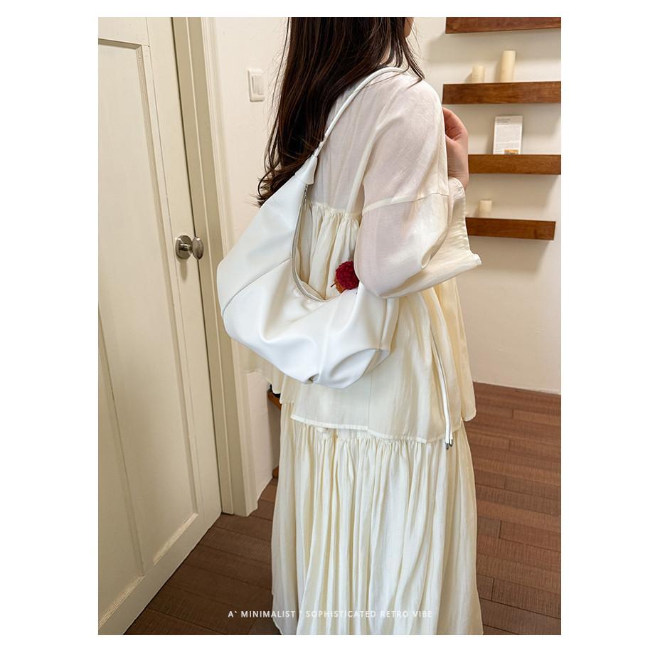 Túi đeo vai Gyoza sang trọng cổ điển Hàn Quốc có thể chứa được rất nhiều thứ Chụp ảnh đẹp trên Insta
