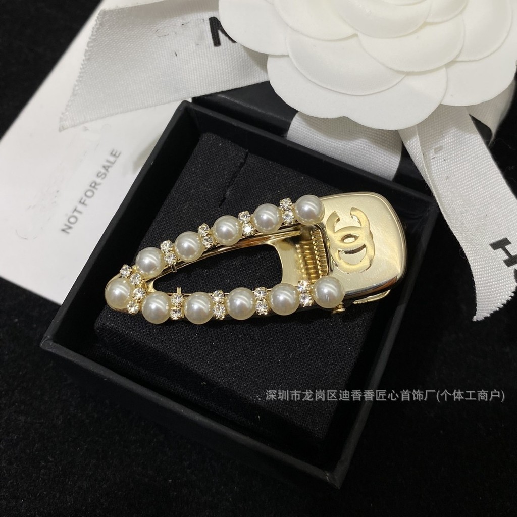 Elegant and simple pearl alligator hair clip for bangs and side styling