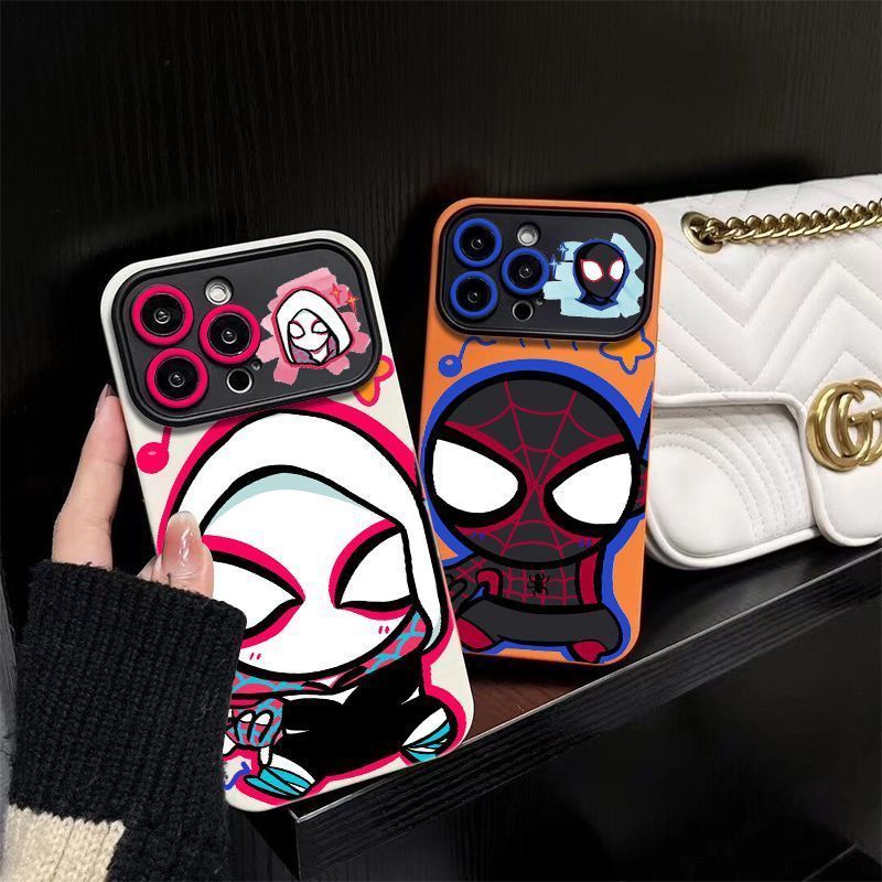 p lưng cặp đôi Spiderman Gwen phiên bản chibi cho iPhone 12/13/14/15/16/17, khung camera viền màu nổ