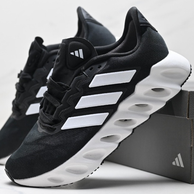Giày chạy bộ thể thao thông thường Adidas SWITCH FWD M màu đen trắng