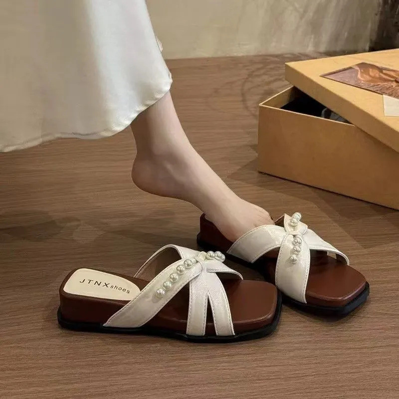 XYJ Thời gian có hạn Spike Cross Strap Sandals Niche Wedge French Sandals Dép Polka Dot Dép hai cánh