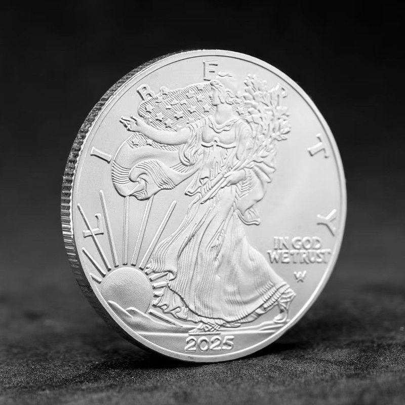 Spread Winged Eagle 2025 American Eagle Walking Quà tặng thủ công miễn phí kỷ niệm 7 / 26- / * + -71