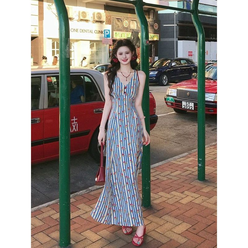 Sea Breeze and Rose French Retro Sling Dress Nữ Mùa Hè 2026 Phong Cách Mới Cổ Chữ V Họa Tiết Hoa Váy