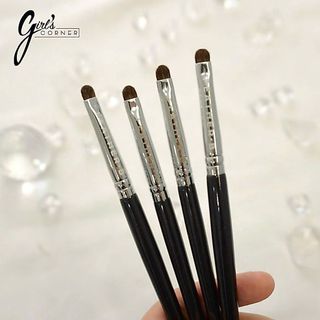 Cọ mí mắt - nhấn mí mắt dưới Feather B 204