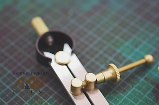 Compa lấy dấu may đồ da thủ công