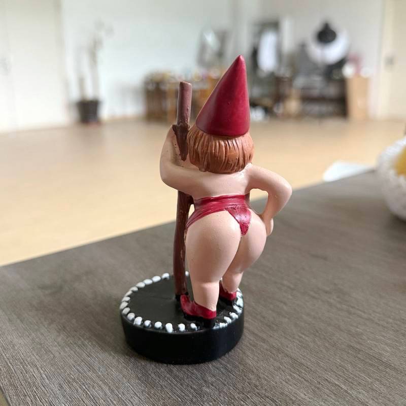 Plump Pole Dance Ornaments Niche Personality Decorations for Friends Resin Crafts Faja