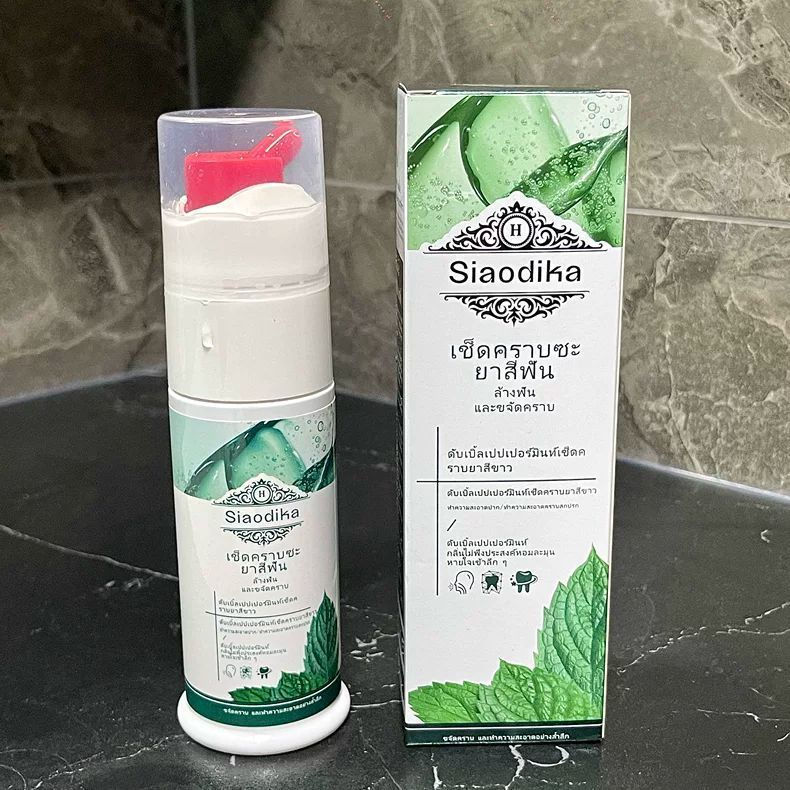 Press to activate the new mint-colored stain remover12y Double freshness for a white and fresh mouth