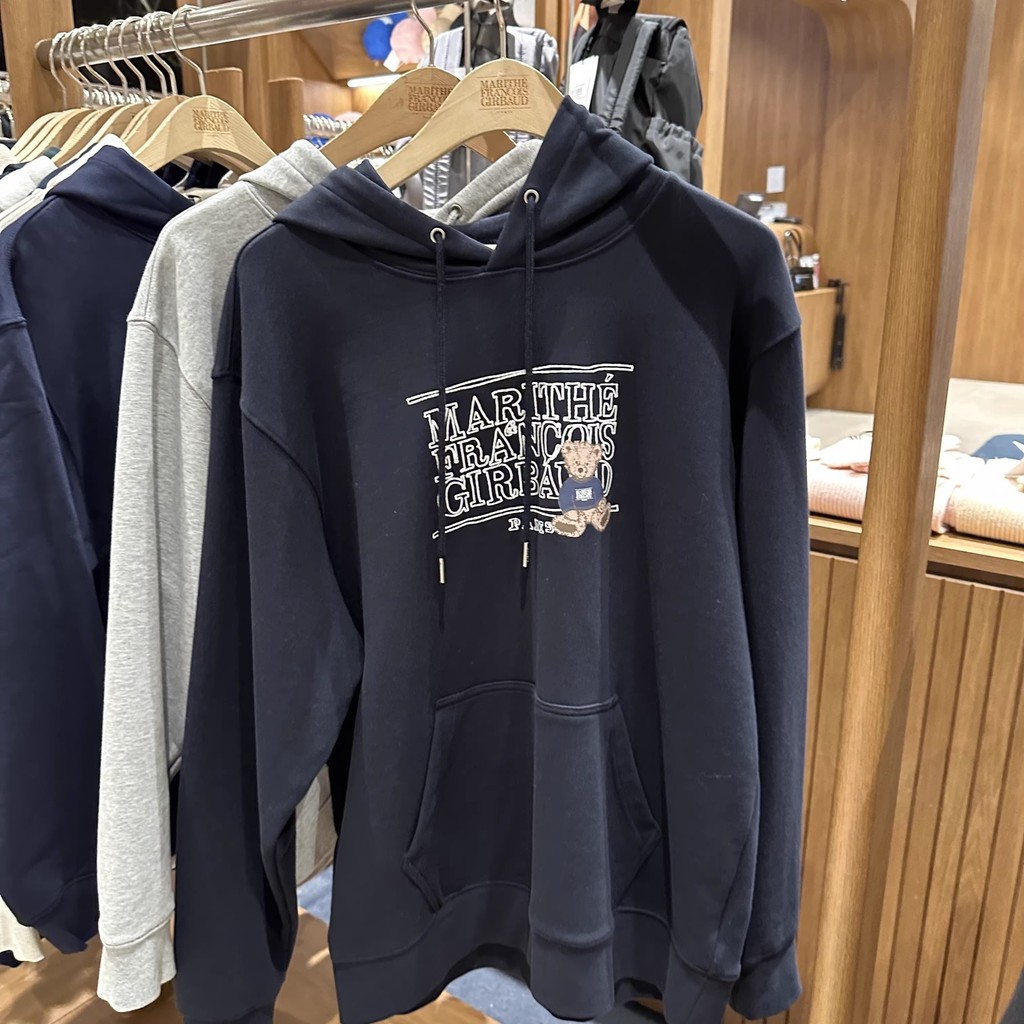 Áo thun có mũ trùm đầu in chữ Marithe Bear All-Match